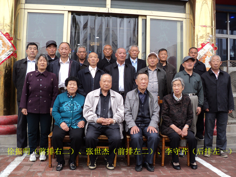 战友相会叙旧与创建绿色食材论坛坐谈会留影